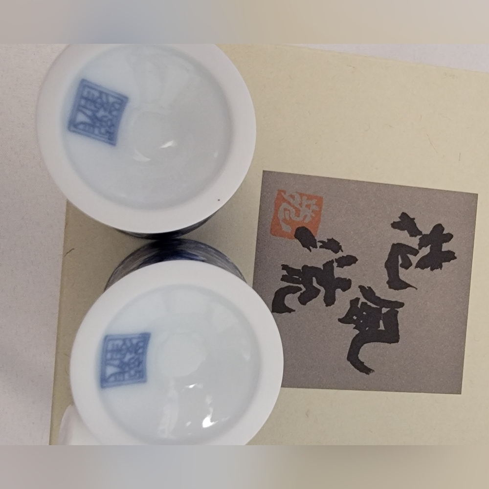 Sanyo Pottery Co Blue and White Chintz Cold Sake Set - Picture 5 of 15